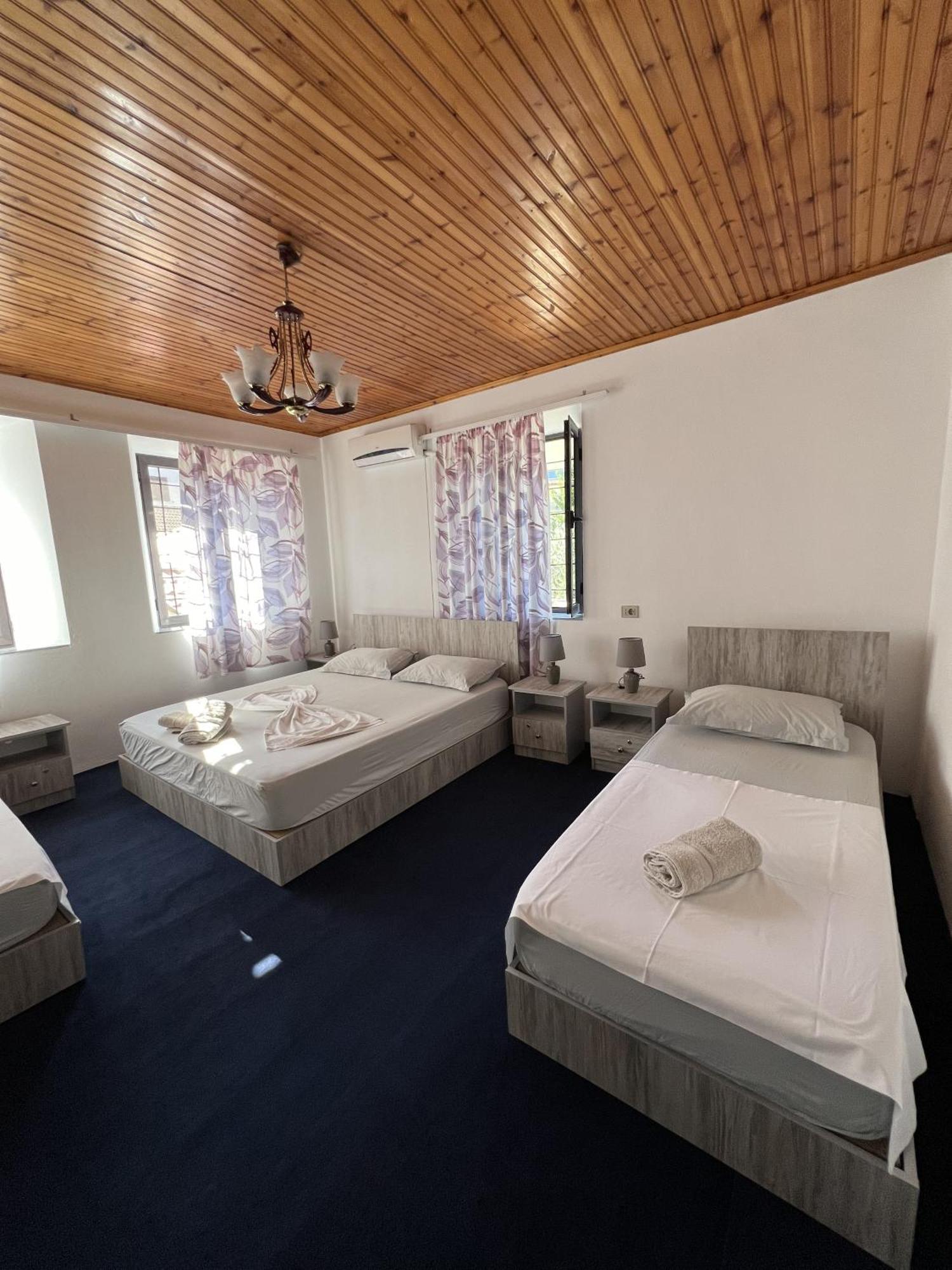 Onetwosleep Guesthouse Shkodër Eksteriør bilde