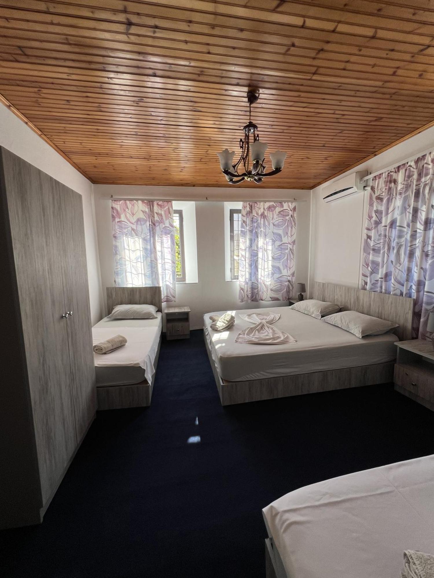 Onetwosleep Guesthouse Shkodër Eksteriør bilde