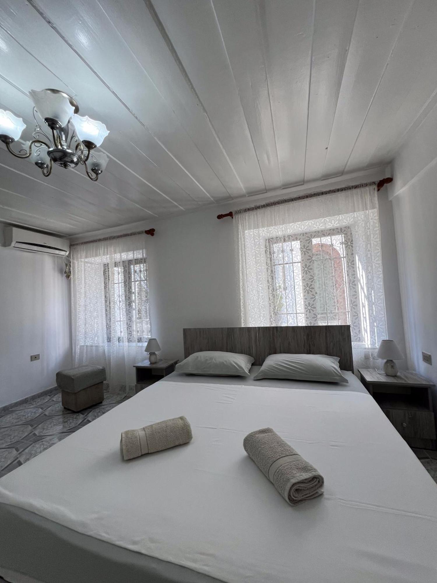 Onetwosleep Guesthouse Shkodër Eksteriør bilde