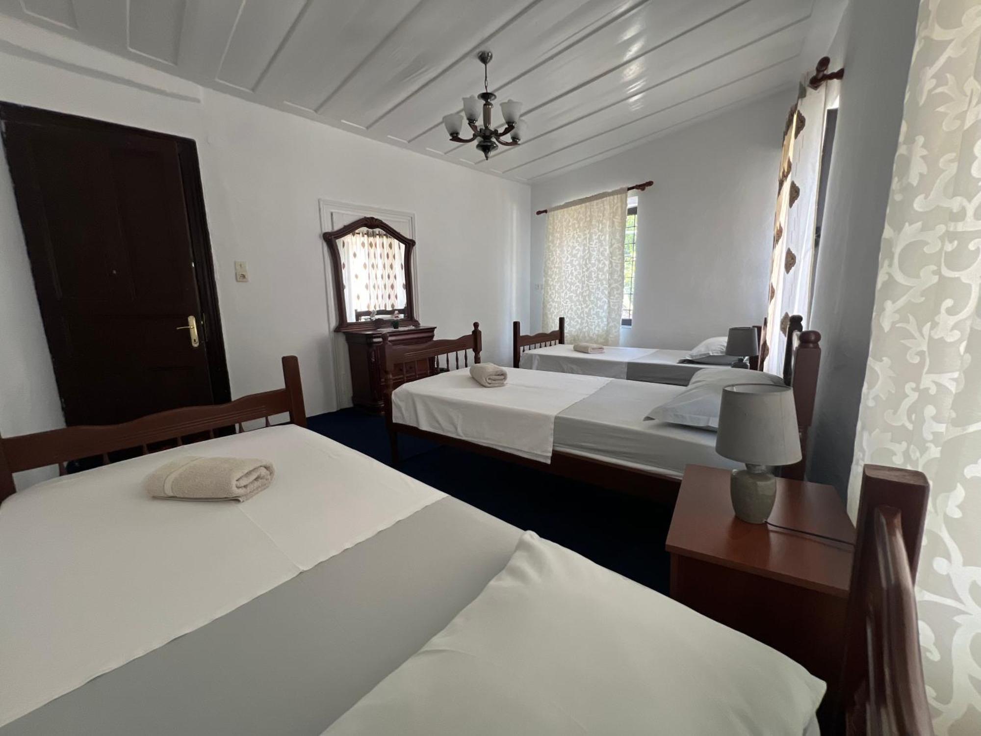 Onetwosleep Guesthouse Shkodër Eksteriør bilde